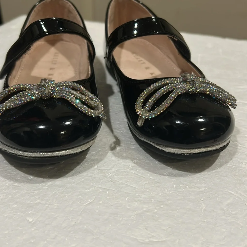 Kelly & Katie sparkling bow appliqué Patent Leather MaryJane strap shoes size 9M